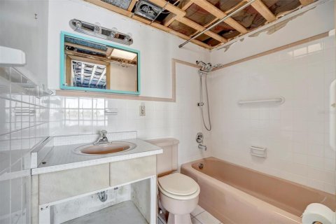 House in Holmes Beach, Florida 2 bedrooms, 90.86 sq.m. № 1787365 - photo 21