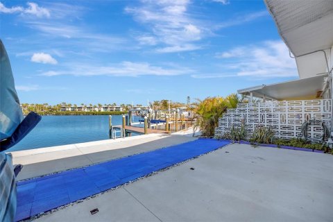 House in Holmes Beach, Florida 2 bedrooms, 90.86 sq.m. № 1787365 - photo 8