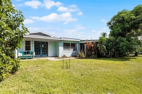 House in Tavares, Florida 3 bedrooms, 215.25 sq.m. № 1765563 - photo 30