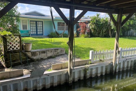 House in Tavares, Florida 3 bedrooms, 215.25 sq.m. № 1765563 - photo 27