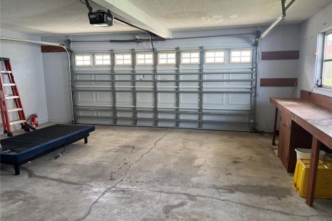 House in Tavares, Florida 3 bedrooms, 215.25 sq.m. № 1765563 - photo 23