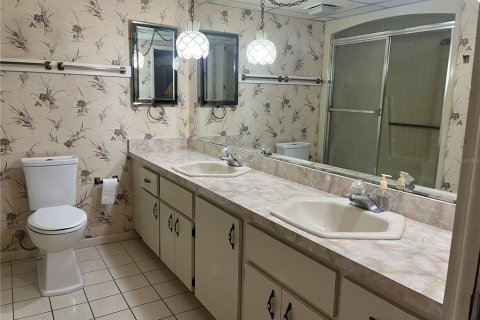 House in Tavares, Florida 3 bedrooms, 215.25 sq.m. № 1765563 - photo 18
