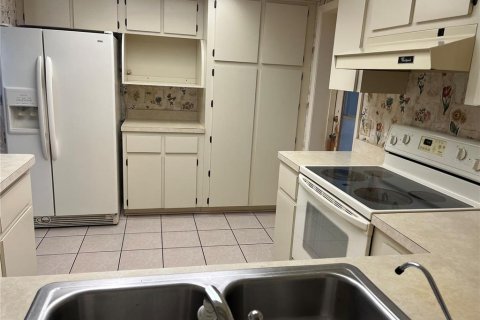 House in Tavares, Florida 3 bedrooms, 215.25 sq.m. № 1765563 - photo 12