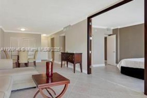 Condominio en alquiler en North Bay Village, Florida, 2 dormitorios, 109.44 m2 № 1964453 - foto 3