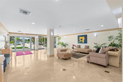 Condominio en alquiler en North Bay Village, Florida, 2 dormitorios, 109.44 m2 № 1964453 - foto 8