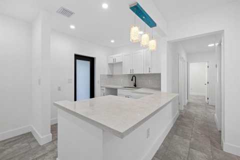 House in Miami, Florida 5 bedrooms, 134.62 sq.m. № 2435820 - photo 28