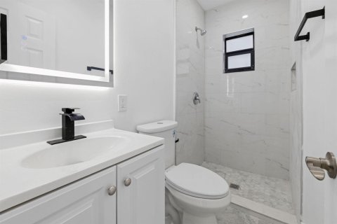 House in Miami, Florida 5 bedrooms, 134.62 sq.m. № 2435820 - photo 21