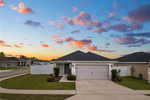 House in Davenport, Florida 3 bedrooms, 139.07 sq.m. № 1909633 - photo 1