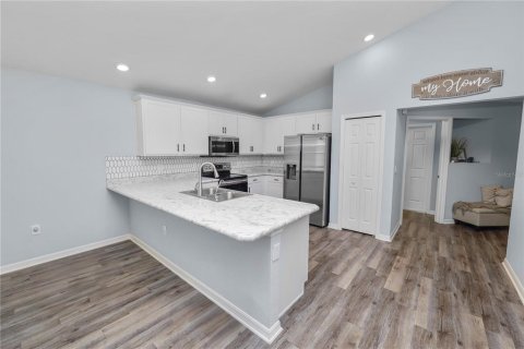 House in Davenport, Florida 3 bedrooms, 139.07 sq.m. № 1909633 - photo 11