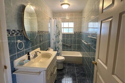 Купить виллу или дом в Пальметто-Бей, Флорида 3 спальни, 108.14м2, № 1993860 - фото 12