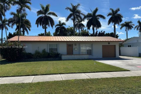 Casa en venta en Palmetto Bay, Florida, 3 dormitorios, 108.14 m2 № 1993860 - foto 1