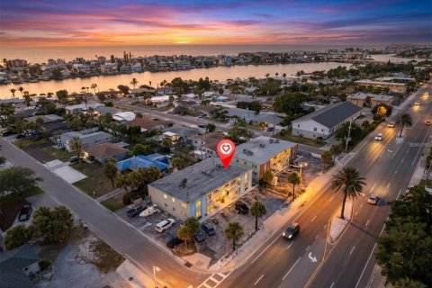 Condo in Saint Pete Beach, Florida, 1 bedroom  № 2232174
