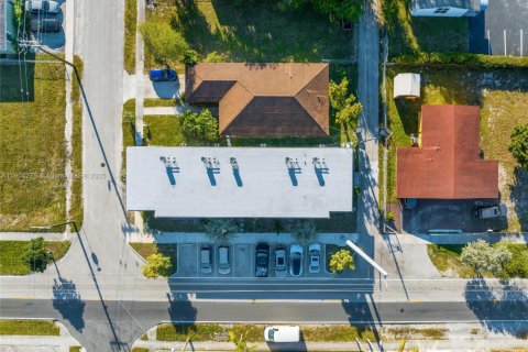 Commercial property in Hollywood, Florida № 1954882 - photo 9