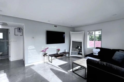 Commercial property in Hollywood, Florida № 1954882 - photo 11