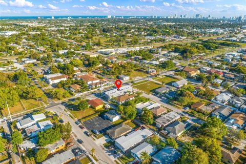 Propiedad comercial en venta en Hollywood, Florida № 1954882 - foto 4