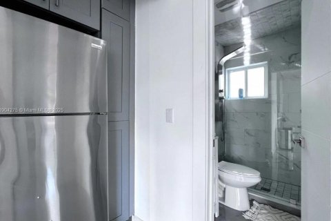 Propiedad comercial en venta en Hollywood, Florida № 1954882 - foto 17