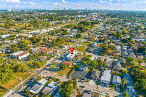 Propiedad comercial en venta en Hollywood, Florida № 1954882 - foto 5