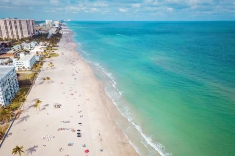 Commercial property in Hollywood, Florida № 1954882 - photo 21