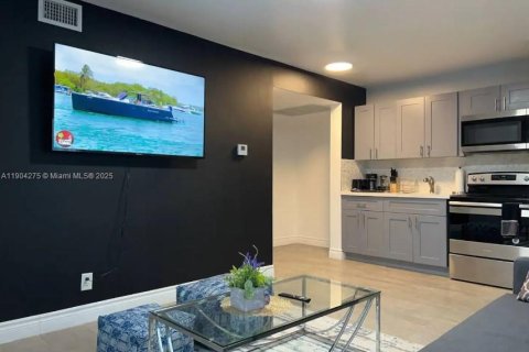 Commercial property in Hollywood, Florida № 1954882 - photo 24