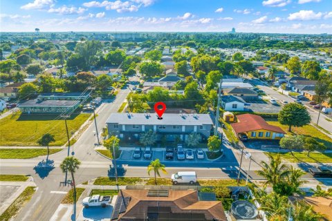 Propiedad comercial en venta en Hollywood, Florida № 1954882 - foto 2
