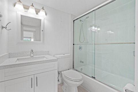 Снять в аренду кондоминиум в Майами, Флорида 3 комнаты, 111.76м2, № 2083807 - фото 28
