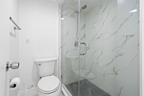 Снять в аренду кондоминиум в Майами, Флорида 3 комнаты, 111.76м2, № 2083807 - фото 3