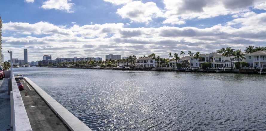 Condominio en Hollywood, Florida, 1 dormitorio № 1002914