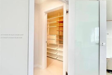 Condominio en venta en Hallandale Beach, Florida, 1 dormitorio, 78.97 m2 № 1985542 - foto 15