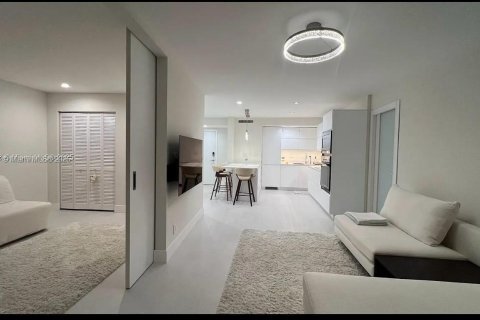 Condominio en venta en Hallandale Beach, Florida, 1 dormitorio, 78.97 m2 № 1985542 - foto 10