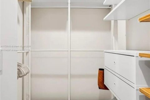 Condominio en venta en Hallandale Beach, Florida, 1 dormitorio, 78.97 m2 № 1985542 - foto 16