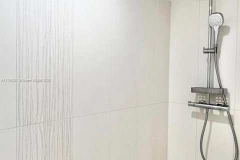 Condominio en venta en Hallandale Beach, Florida, 1 dormitorio, 78.97 m2 № 1985542 - foto 14