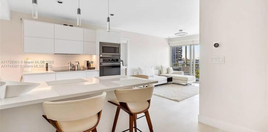 Condominio en Hallandale Beach, Florida, 1 dormitorio № 1985542