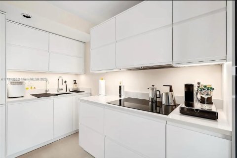 Condominio en venta en Hallandale Beach, Florida, 1 dormitorio, 78.97 m2 № 1985542 - foto 7