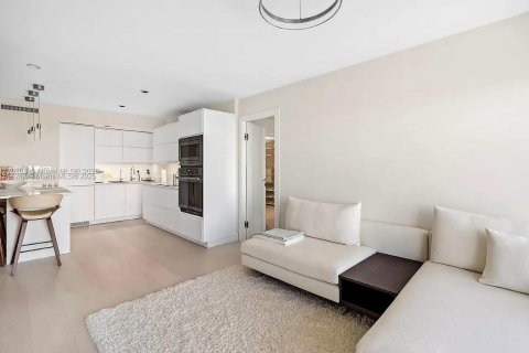 Condominio en venta en Hallandale Beach, Florida, 1 dormitorio, 78.97 m2 № 1985542 - foto 5