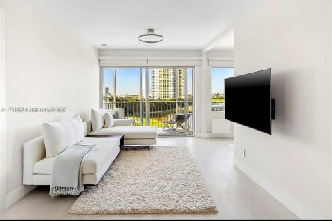Condominio en venta en Hallandale Beach, Florida, 1 dormitorio, 78.97 m2 № 1985542 - foto 4