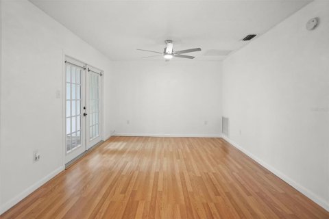 Casa en venta en Pinellas Park, Florida, 2 dormitorios, 100.8 m2 № 1565052 - foto 10