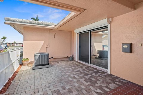 Casa en venta en Pinellas Park, Florida, 2 dormitorios, 100.8 m2 № 1565052 - foto 3