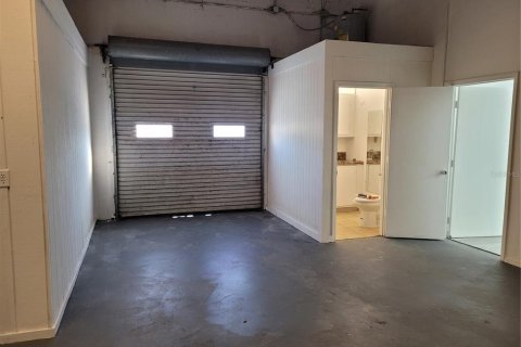 Propiedad comercial en alquiler en Englewood, Florida № 1885277 - foto 8
