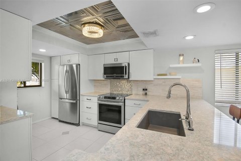 Condominio en venta en Hutchinson Island South, Florida, 2 dormitorios, 122.91 m2 № 1940384 - foto 8