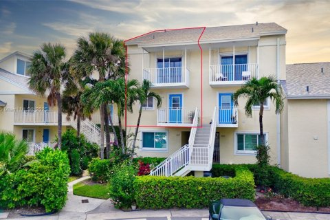 Condominio en venta en Hutchinson Island South, Florida, 2 dormitorios, 122.91 m2 № 1940384 - foto 1