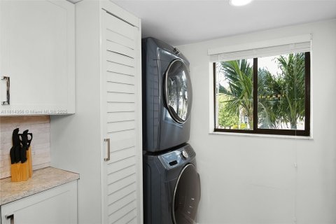 Condominio en venta en Hutchinson Island South, Florida, 2 dormitorios, 122.91 m2 № 1940384 - foto 7