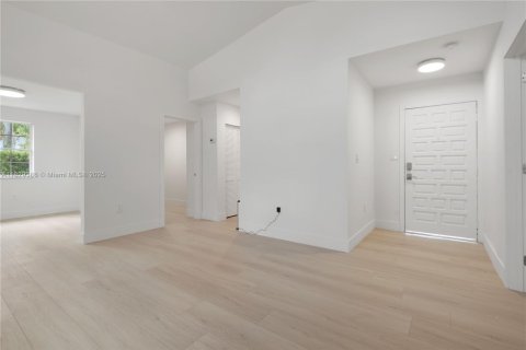 Casa en venta en Cutler Bay, Florida, 3 dormitorios, 112.78 m2 № 1804493 - foto 9