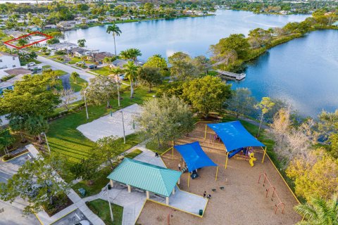 Villa ou maison à louer à Oakland Park, Floride: 3 chambres, 145.58 m2 № 994170 - photo 1