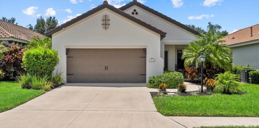 House in Bradenton, Florida 3 bedrooms, 164.07 sq.m. № 1883461