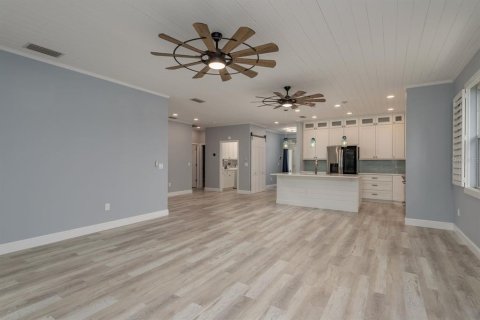 House in Tarpon Springs, Florida 4 bedrooms, 169.92 sq.m. № 1690659 - photo 7
