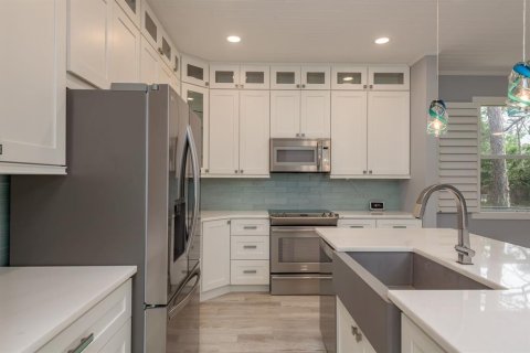 House in Tarpon Springs, Florida 4 bedrooms, 169.92 sq.m. № 1690659 - photo 9