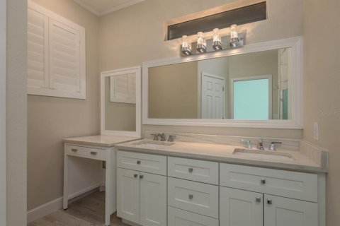House in Tarpon Springs, Florida 4 bedrooms, 169.92 sq.m. № 1690659 - photo 12