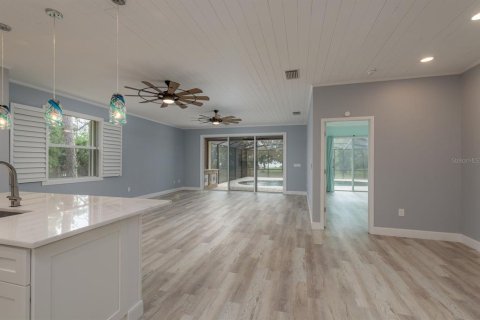House in Tarpon Springs, Florida 4 bedrooms, 169.92 sq.m. № 1690659 - photo 4