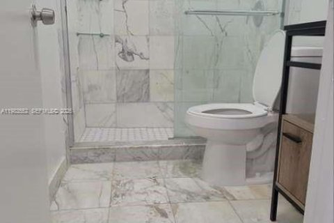 Copropriété à vendre à Hallandale Beach, Floride: 2 chambres, 80.82 m2 № 2050814 - photo 13