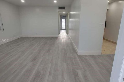 Copropriété à vendre à Hallandale Beach, Floride: 2 chambres, 80.82 m2 № 2050814 - photo 4